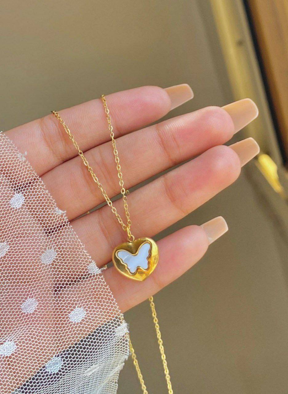 Butterfly-shaped mother-of-pearl necklace